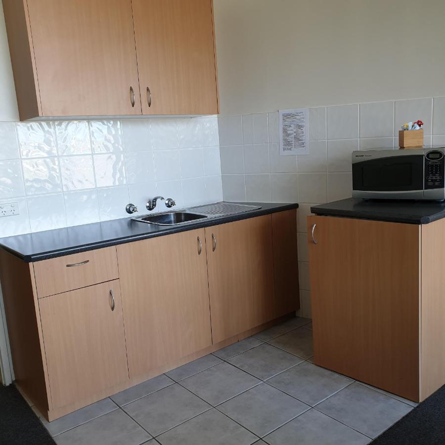 Bamboo Motor Inn Лейкс Ентранс Екстериор снимка