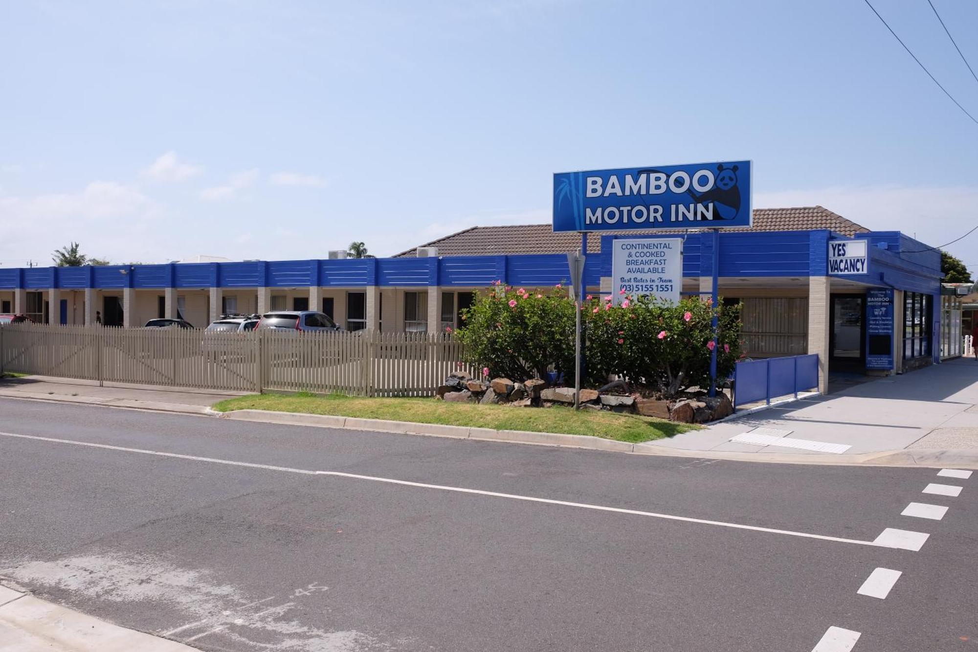 Bamboo Motor Inn Лейкс Ентранс Екстериор снимка
