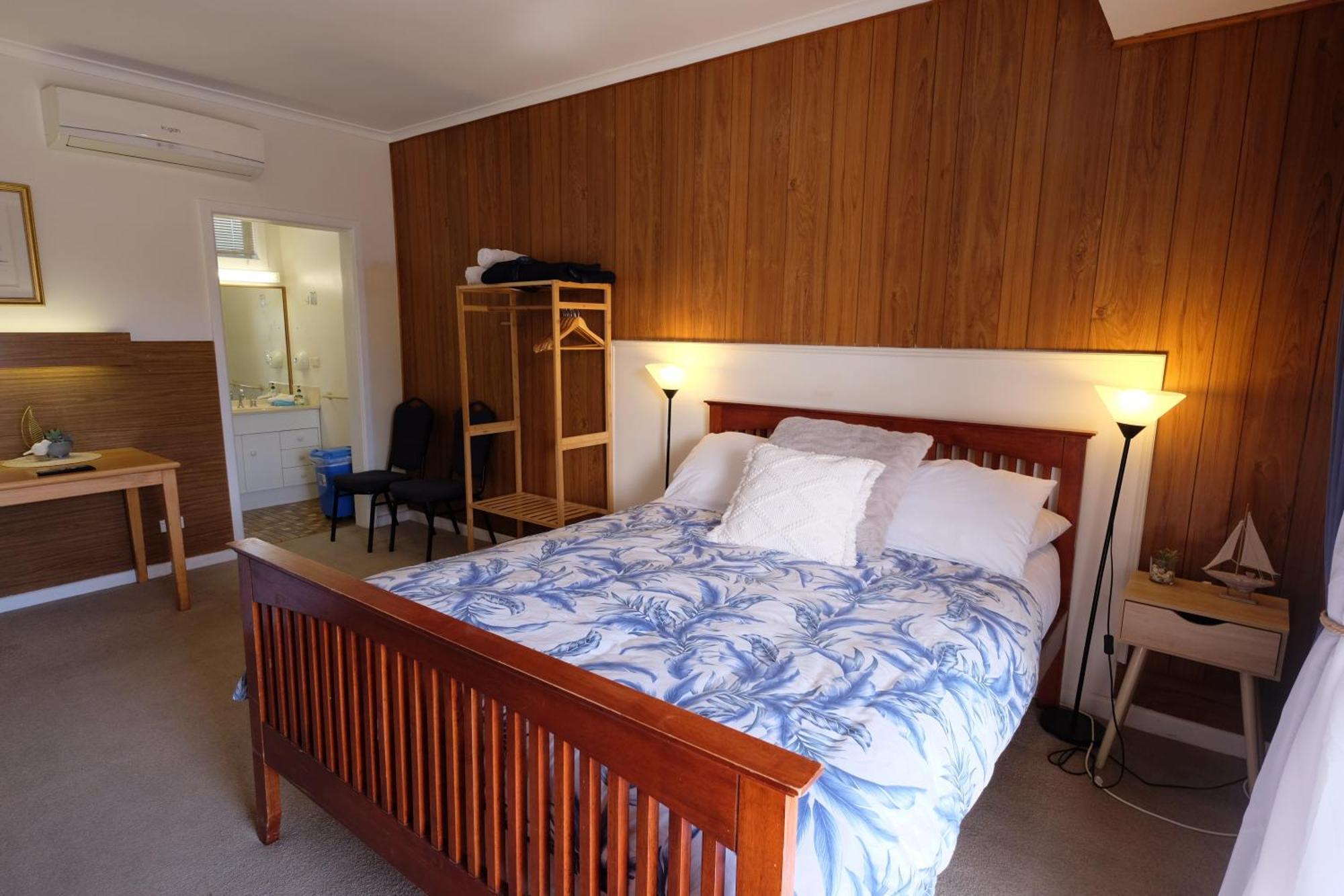 Bamboo Motor Inn Лейкс Ентранс Екстериор снимка