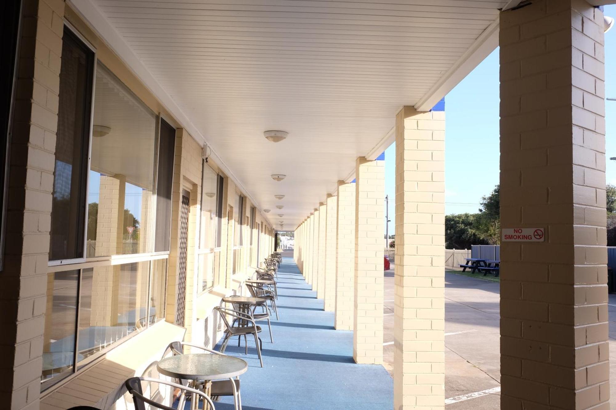 Bamboo Motor Inn Лейкс Ентранс Екстериор снимка