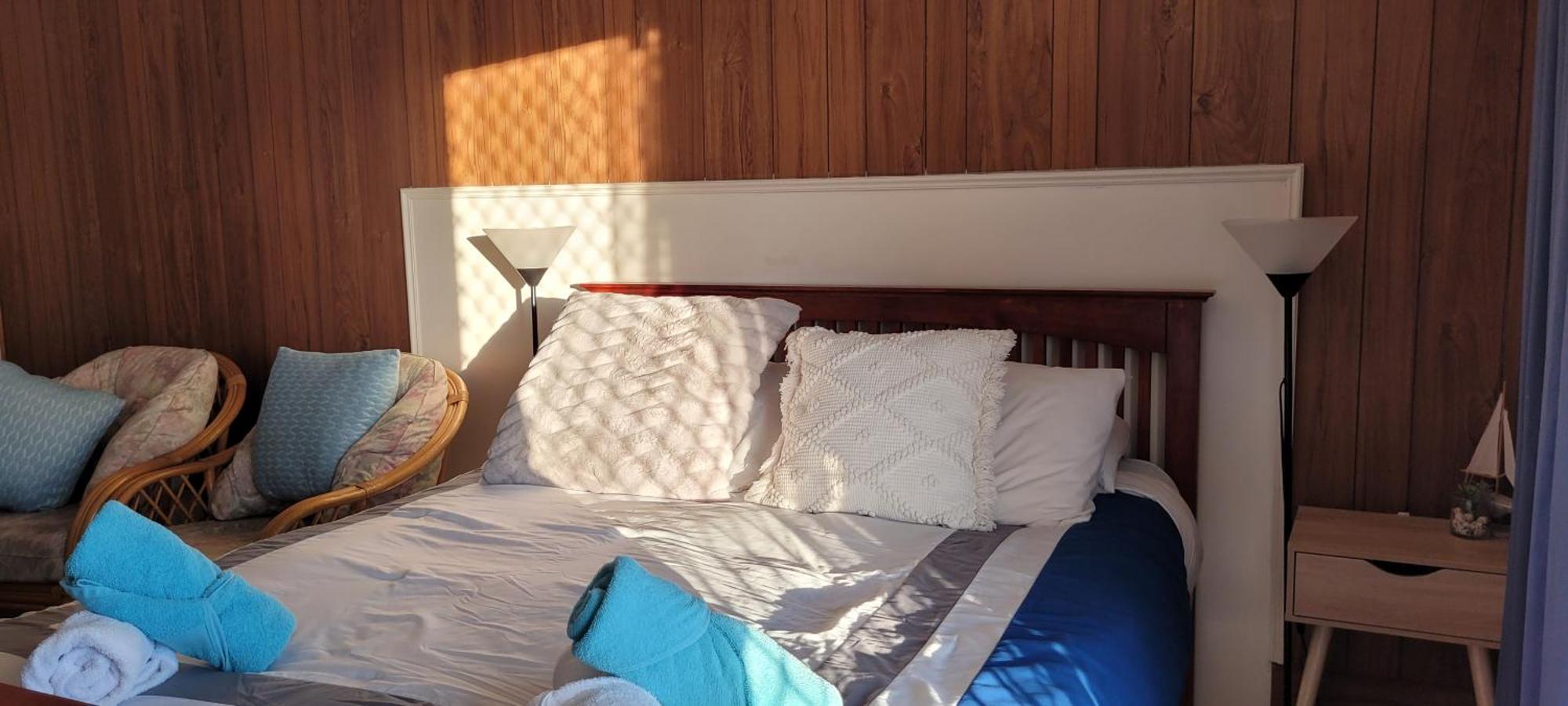 Bamboo Motor Inn Лейкс Ентранс Екстериор снимка