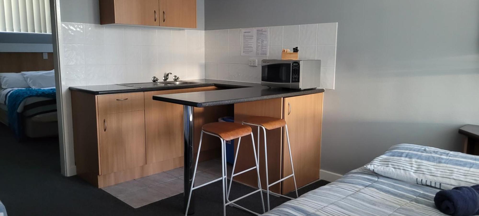 Bamboo Motor Inn Лейкс Ентранс Екстериор снимка