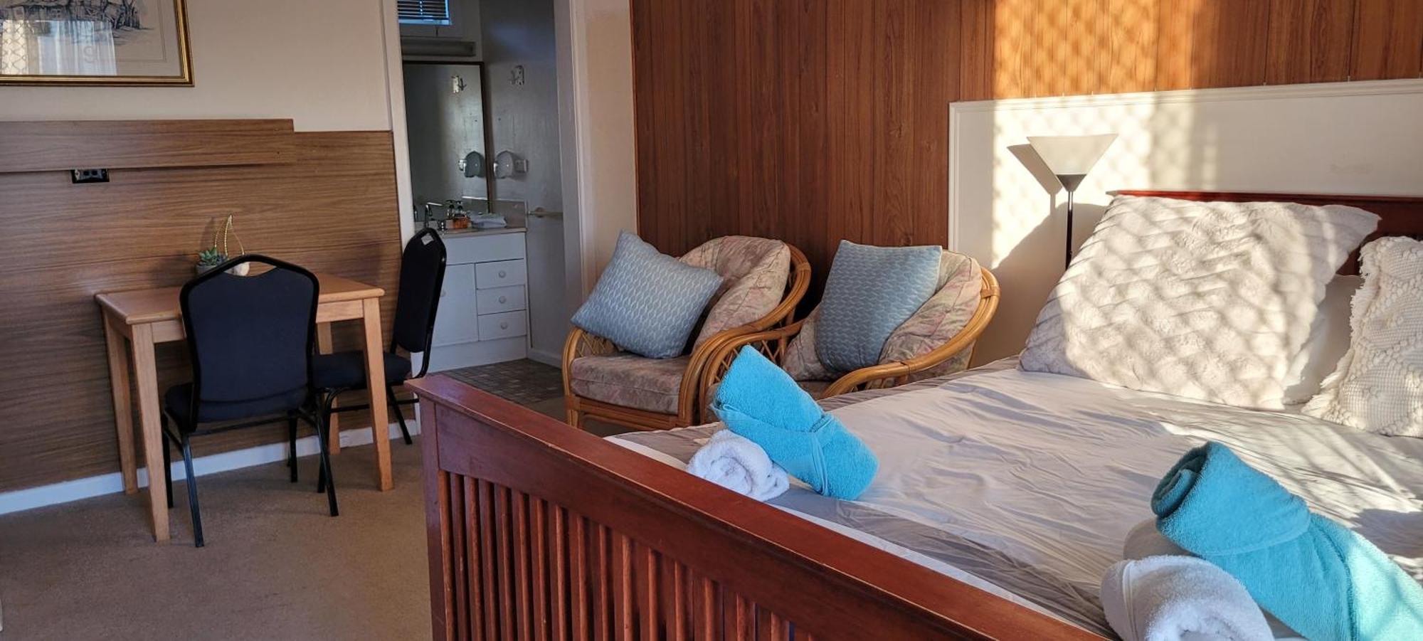Bamboo Motor Inn Лейкс Ентранс Екстериор снимка