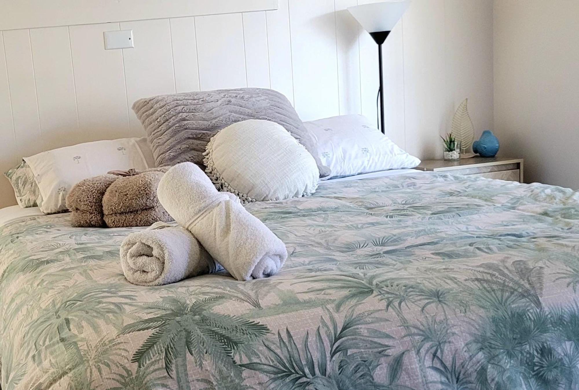 Bamboo Motor Inn Лейкс Ентранс Екстериор снимка