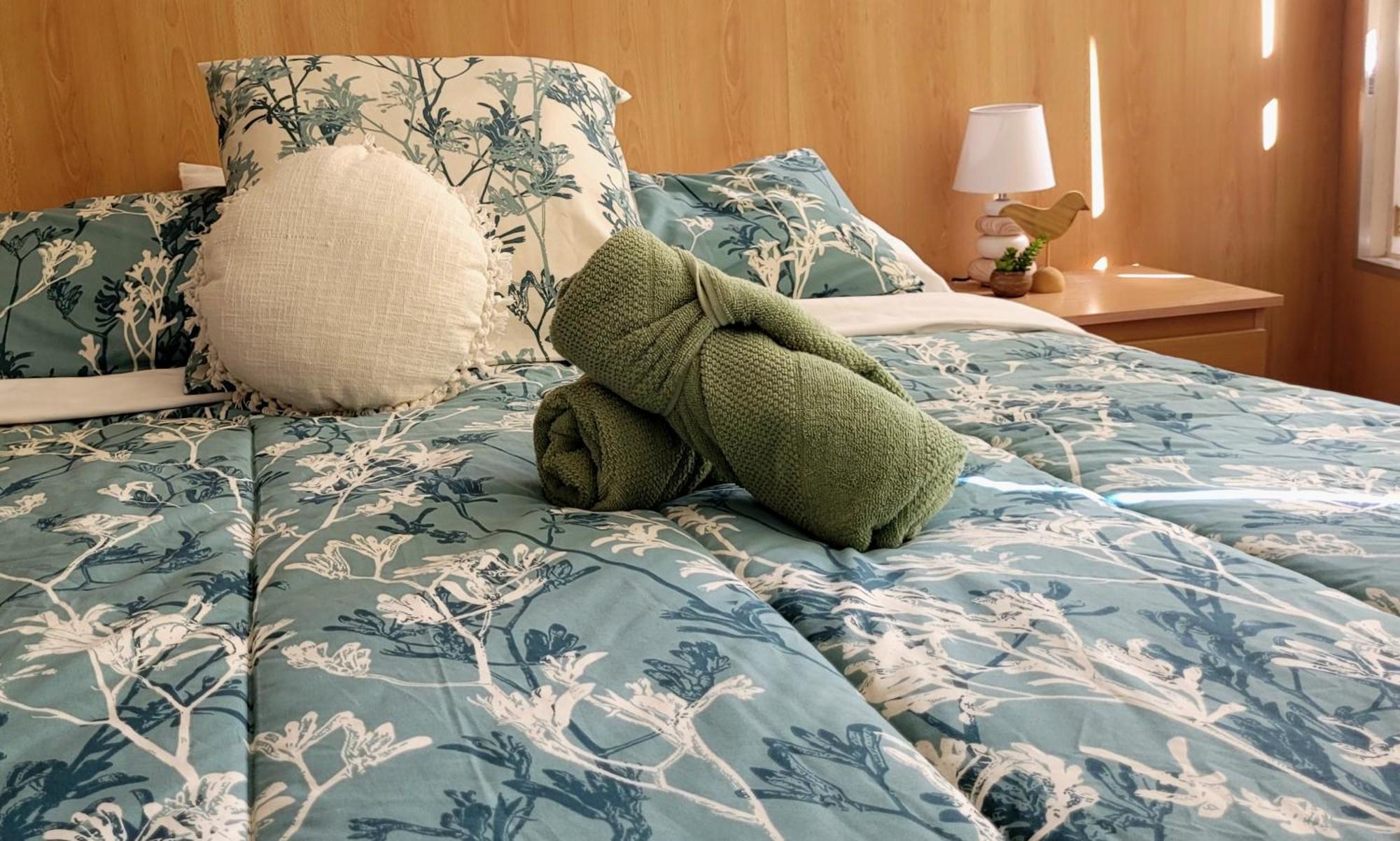 Bamboo Motor Inn Лейкс Ентранс Екстериор снимка