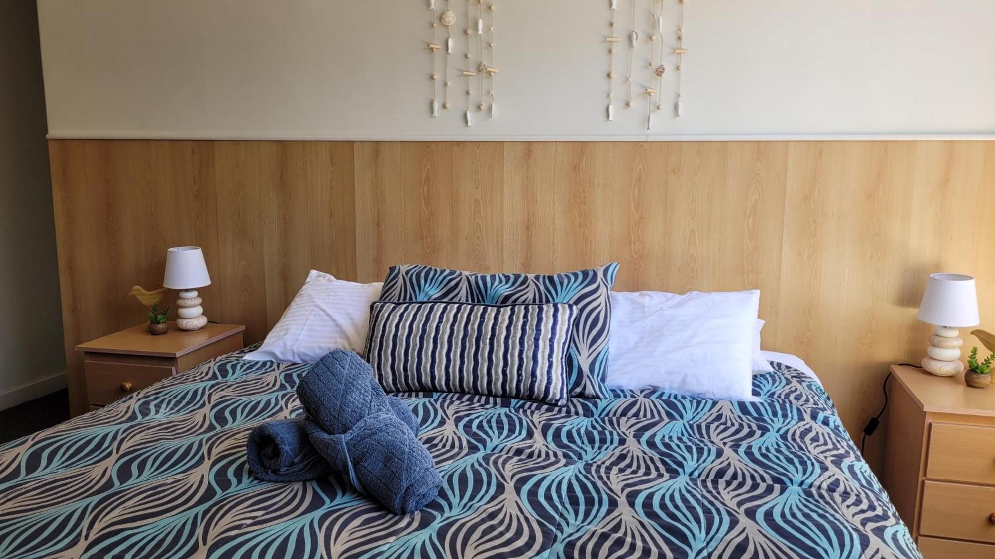 Bamboo Motor Inn Лейкс Ентранс Екстериор снимка