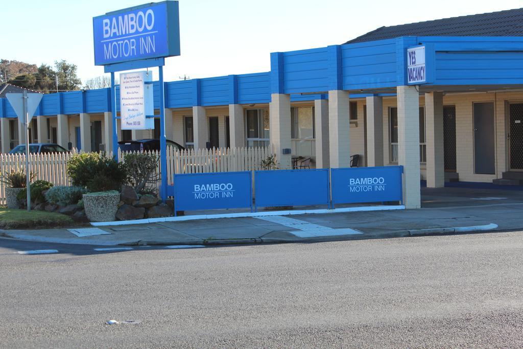 Bamboo Motor Inn Лейкс Ентранс Екстериор снимка