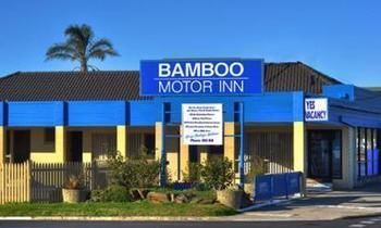 Bamboo Motor Inn Лейкс Ентранс Екстериор снимка