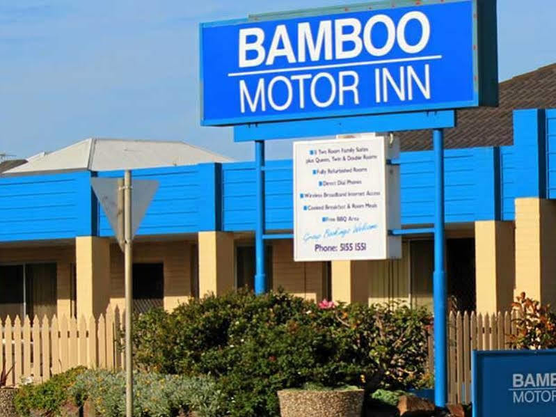 Bamboo Motor Inn Лейкс Ентранс Екстериор снимка